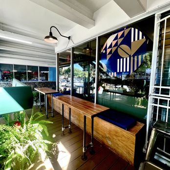 Bean About Town Honolulu - Seating outdoors - Coffee & Tea Near Me - Honolulu, Hawaii