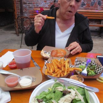 Arnolds Bar & Grill - Pubs Near Me - Cincinnati, Ohio
