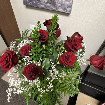 Diana's Flowers - Roses smelled amazing and lasted over 2 weeks! - Florists Near Me - Victorville, California