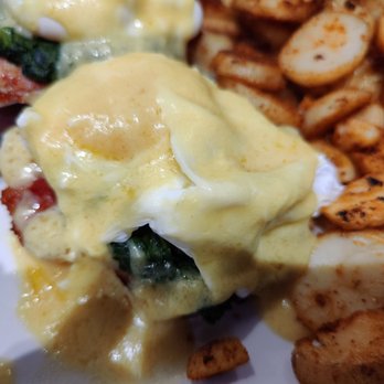 Bobby's Hideaway - Eggs Florentine - Breakfast & Brunch Near Me - Mississauga, Ontario