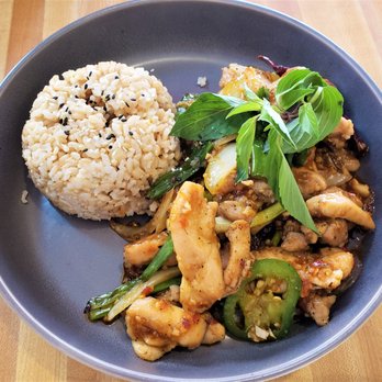 Saigon Cafe - Ga Xao Xa Ot - stir-fry lemongrass chicken, chili peppers, onions, garlic, brown rice - Vietnamese Near Me - Saint Louis, Missouri