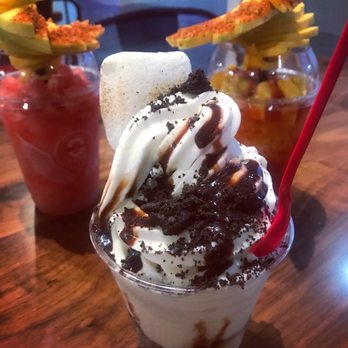 Zero Degrees - Cookies & Cream Sundae $5.00 (boring soft serve sundae with a few Oreo crumbs) - Bubble Tea Near Me - Las Vegas, Nevada Zero Degrees - Cookies & Cream Sundae $5.00 (boring soft serve sundae with a few Oreo crumbs) - Bubble Tea Near Me - Las Vegas, Nevada