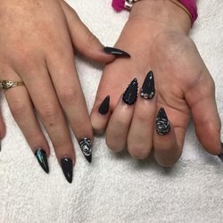 Diamond Nails and Spa