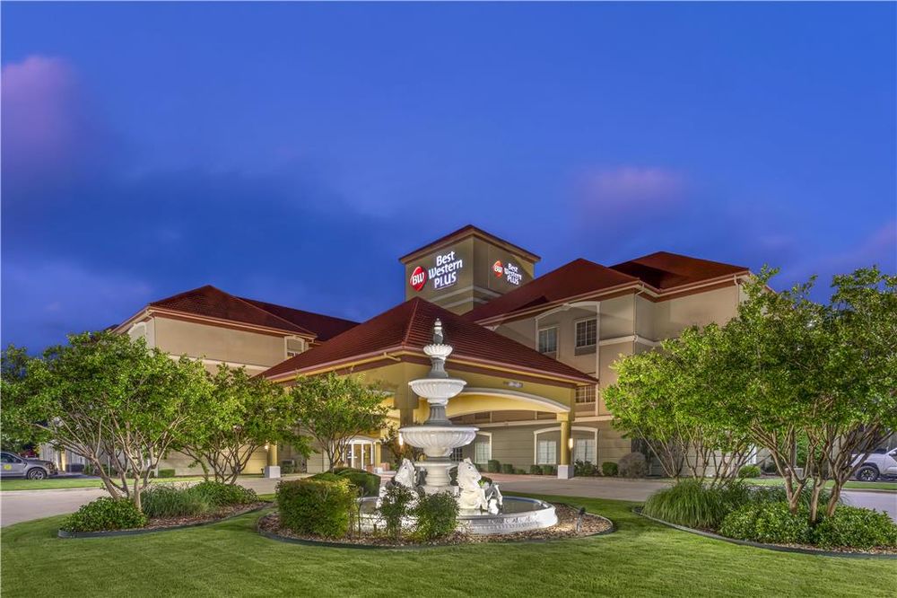 Best Western Plus Monica Royale Inn & Suites