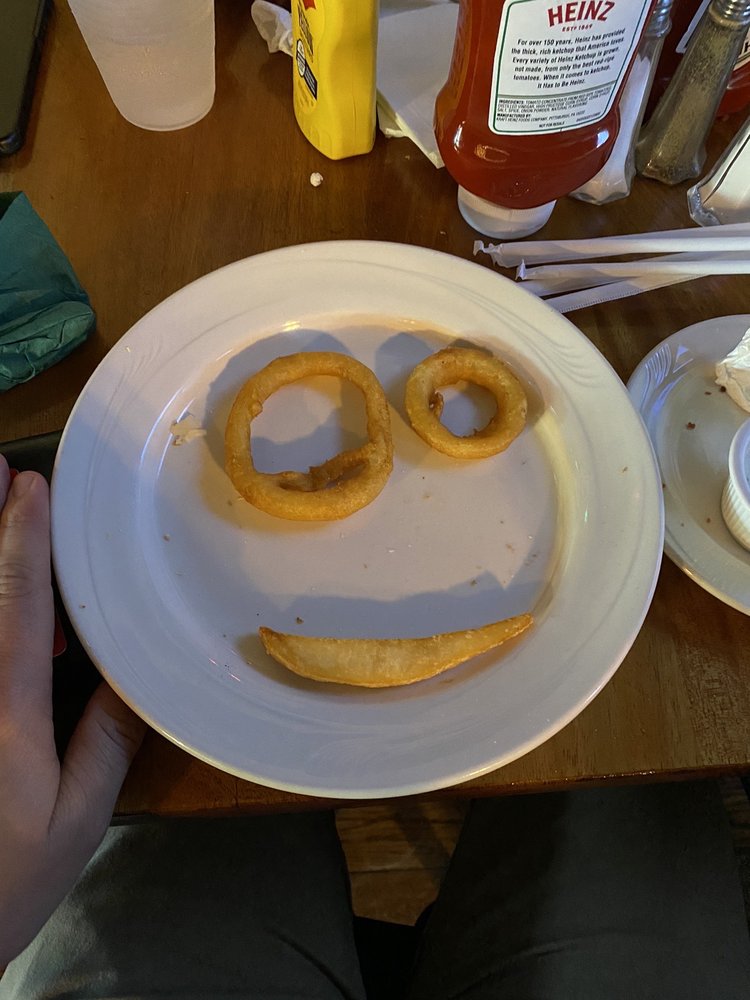 DARCY’S VILLAGE PUB Updated September 2024 17 Photos & 63 Reviews