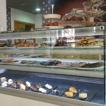 La Toscana - Mostrador de pasteles - Cafeteria Near Me - Seville, SE