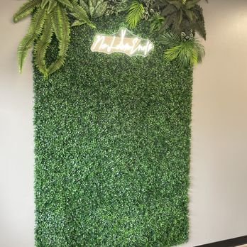 No Loose Ends - Photo wall - Hair Salons Near Me - Glastonbury, Connecticut No Loose Ends - Photo wall - Hair Salons Near Me - Glastonbury, Connecticut