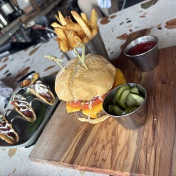 Hideout - Burger and tacos - Bars Near Me - Honolulu, Hawaii