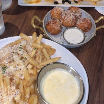 Eureka! - Nachos, Mac N' Cheese Balls, Truffle Cheese Fries - American Near Me - San Diego, California Eureka! - Nachos, Mac N' Cheese Balls, Truffle Cheese Fries - American Near Me - San Diego, California