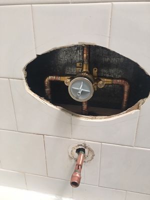 E&S Contracting Logo