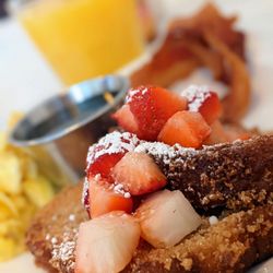 Inn On The Riverwalk - Strawberry french toast... and I didn't even get egg in my crocks