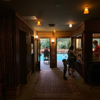 McMenamins Anderson School - Lagoon pool - Hotels Near Me - Bothell, Washington