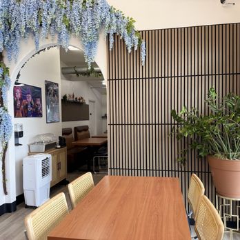 Golden Lumpia - Entrance section. Only table that's close to the register and front door. - Filipino Near Me - Lemoore, California