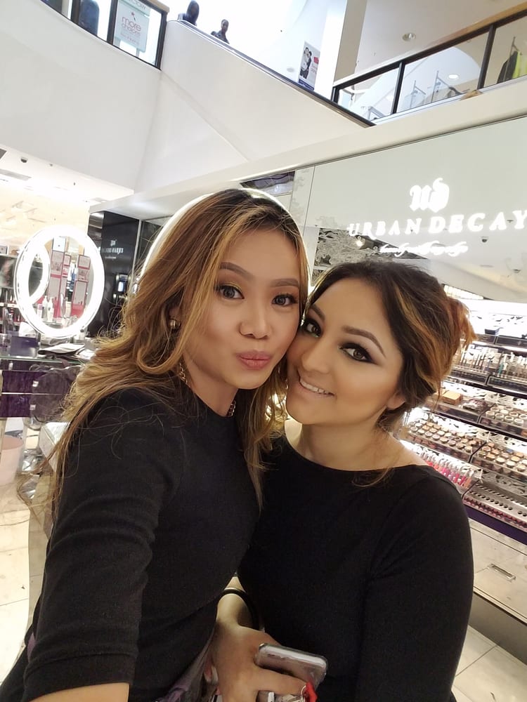 URBAN DECAY COSMETICS 1300 Stoneridge Mall, Pleasanton, California