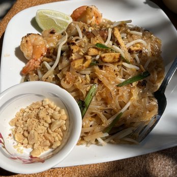 SriPraPhai Thai Restaurant - Pad Thai - Thai Near Me - Woodside, New York