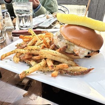 The Foundry at Summit Pond - Chicken sandwich - American Near Me - Killington, Vermont