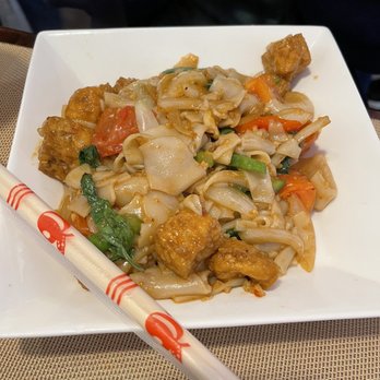 Thai Select - Tofu drunken noodles $15 - Thai Near Me - Arlington, Virginia Thai Select - Tofu drunken noodles $15 - Thai Near Me - Arlington, Virginia