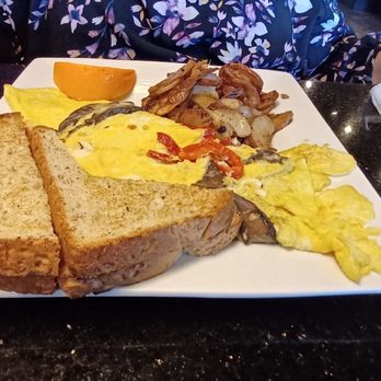Keke's Breakfast Cafe - Western Omelet, home fries, toast - Breakfast & Brunch Near Me - Jacksonville, Florida Keke's Breakfast Cafe - Western Omelet, home fries, toast - Breakfast & Brunch Near Me - Jacksonville, Florida
