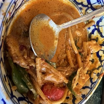 Phuket Thai Cafe - Red curry chicken - Thai Near Me - Mount Shasta, California