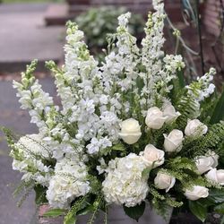 Quincy Flowers - Sympathy white wash box