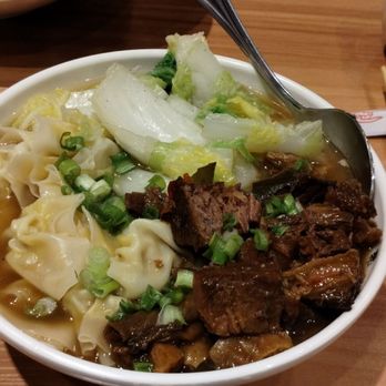 New Great Wall BBQ - Beef brisket and wonton soup - Barbeque Near Me - Chicago, Illinois