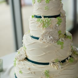 Joanie & Leigh's Cakes - Our beautiful wedding cake made by Joanie & Leigh's Cakes!