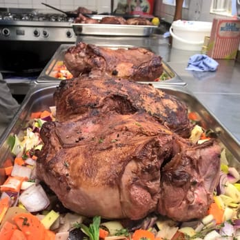Pinelli - Lammbraten in einem Bett von Gemüsen..... - International Near Me - Berlin, BE