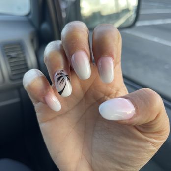 Luxurious Nail Lounge - Nail Salons Near Me - Huntington Beach, California