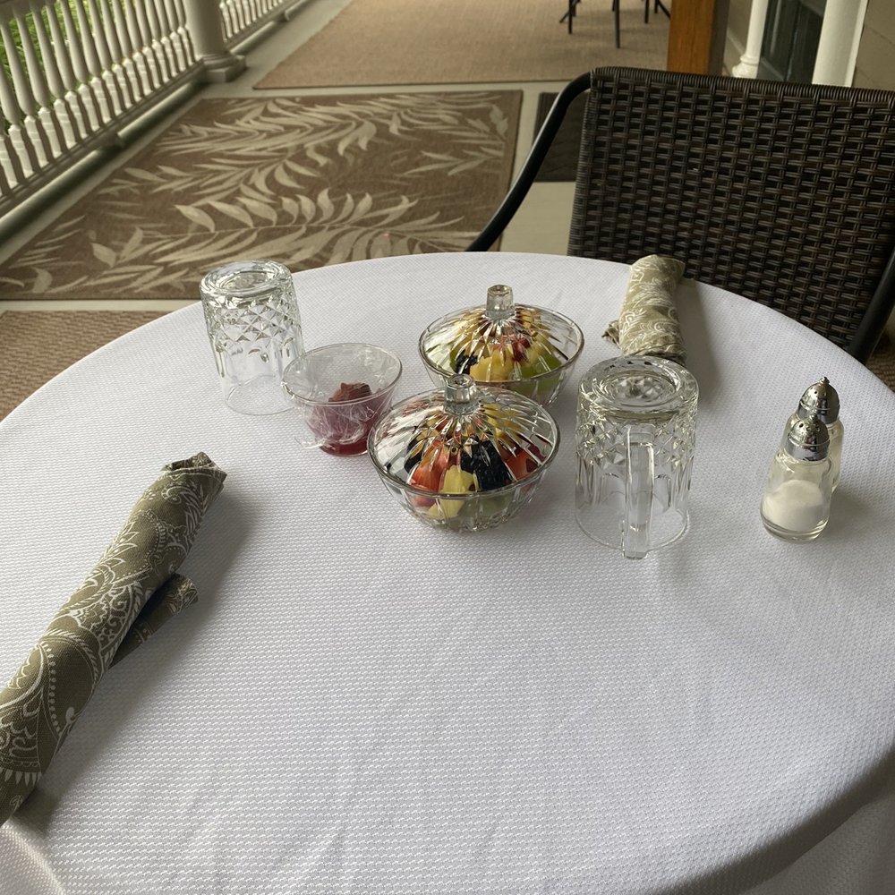 Chapman House Bed & Breakfast - Breakfast on the porch - Hotels Near Me - Geneva, New York
