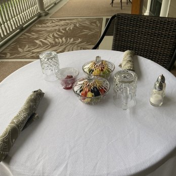 Chapman House Bed & Breakfast - Breakfast on the porch - Hotels Near Me - Geneva, New York Chapman House Bed & Breakfast - Breakfast on the porch - Hotels Near Me - Geneva, New York