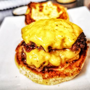 Oarhouse - If you're needing a no-bullshit, no kiddie fast food, no gourmet-hyped overpriced FIX of a solid DOUBLE CHEESEBURGER, you NEED THIS. :-) - Pubs Near Me - Manila, NCR