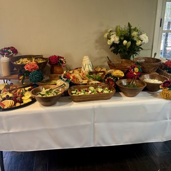 Party Paradise - 6 ft table with linen. - Party Equipment Rentals Near Me