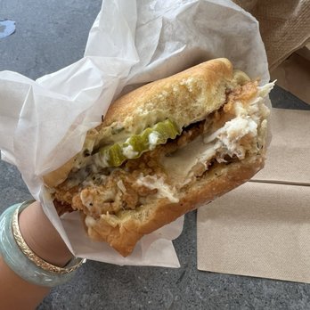 EARL Kapolei - Creamy Garlic Chicken Sandwich - Sandwiches Near Me - Kapolei, Hawaii