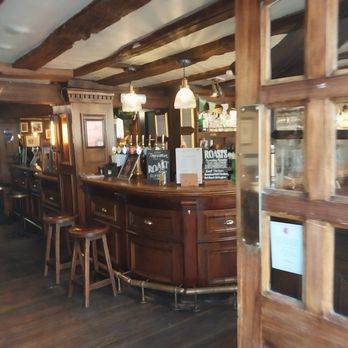 Queens Head - Inside - Pubs Near Me - Uxbridge, XGL
