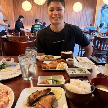 Ginza Sushi - Sushi Bars Near Me - Honolulu, Hawaii