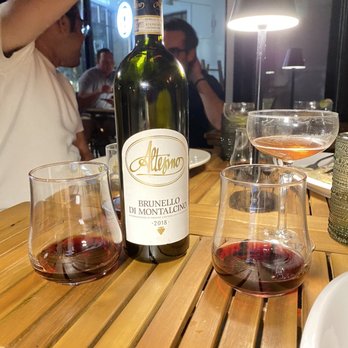 Daphne’s - a bottle of wine and two glasses of wine - New American Near Me - Westhampton Beach, New York