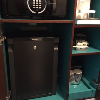 Hilton Brooklyn New York - Fridge and safe space - Hotels Near Me - Brooklyn, New York Hilton Brooklyn New York - Fridge and safe space - Hotels Near Me - Brooklyn, New York