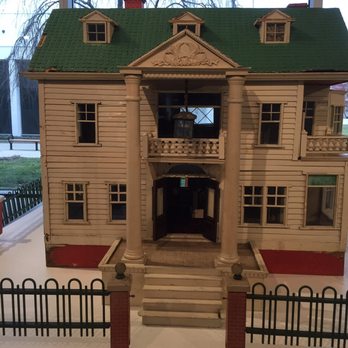 Old Barracks Museum - This is the doll house i wanted as a kid. - Landmarks & Historical Buildings Near Me - Trenton, New Jersey