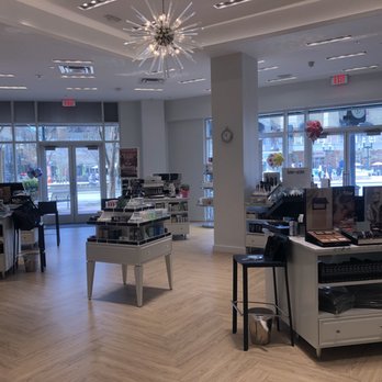 Bluemercury - Very pretty and classy and clean inside. - Cosmetics & Beauty Supply Near Me - Virginia Beach, Virginia