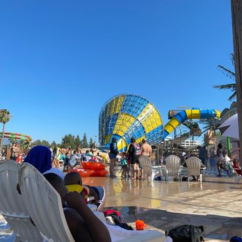 Six Flags Hurricane Harbor - A mess - Water Parks Near Me - Concord, California
