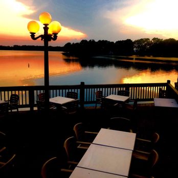 Mariner's Restaurant - Seating outside - Seafood Near Me - Natchitoches, Louisiana