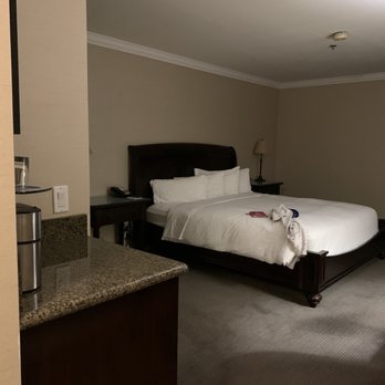 Cupertino Hotel - Room/ bed - Hotels Near Me - Cupertino, California Cupertino Hotel - Room/ bed - Hotels Near Me - Cupertino, California