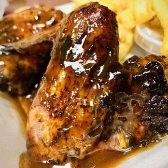 Cozy Corner Restaurant - 2 Pieces Rib and 2 Pieces Wings Dinner Plate - Barbeque Near Me - Memphis, Tennessee