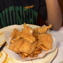 Pier 11 Boiling Seafood & Bar - Catfish basket