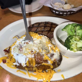 Texas Roadhouse - 8 oz steak, loaded baked potato, broccoli - Barbeque Near Me - Ashburn, Virginia Texas Roadhouse - 8 oz steak, loaded baked potato, broccoli - Barbeque Near Me - Ashburn, Virginia