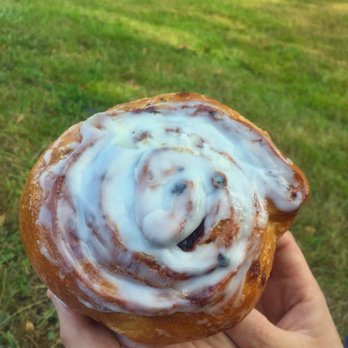Dagwoods Cafe - Elizabeth's homemade Cinnamon Bun - Coffee & Tea Near Me - Victoria, British Columbia