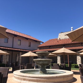 Vina Robles - outside dining area - Wineries Near Me - Paso Robles, California Vina Robles - outside dining area - Wineries Near Me - Paso Robles, California