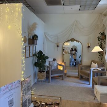 Passion Hair - Reception /waiting area - Skin Care Near Me - Charlotte, North Carolina Passion Hair - Reception /waiting area - Skin Care Near Me - Charlotte, North Carolina
