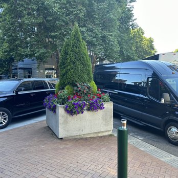 Elegant Touch Luxury - 7 passenger and 14 passenger transportation - Limos Near Me - Phoenix, Arizona