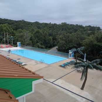 Bransons Nantucket - Pool - Vacation Rentals Near Me - Branson, Missouri